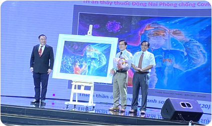 Xúc động trước những tác phẩm nghệ thuật tri ân thầy thuốc